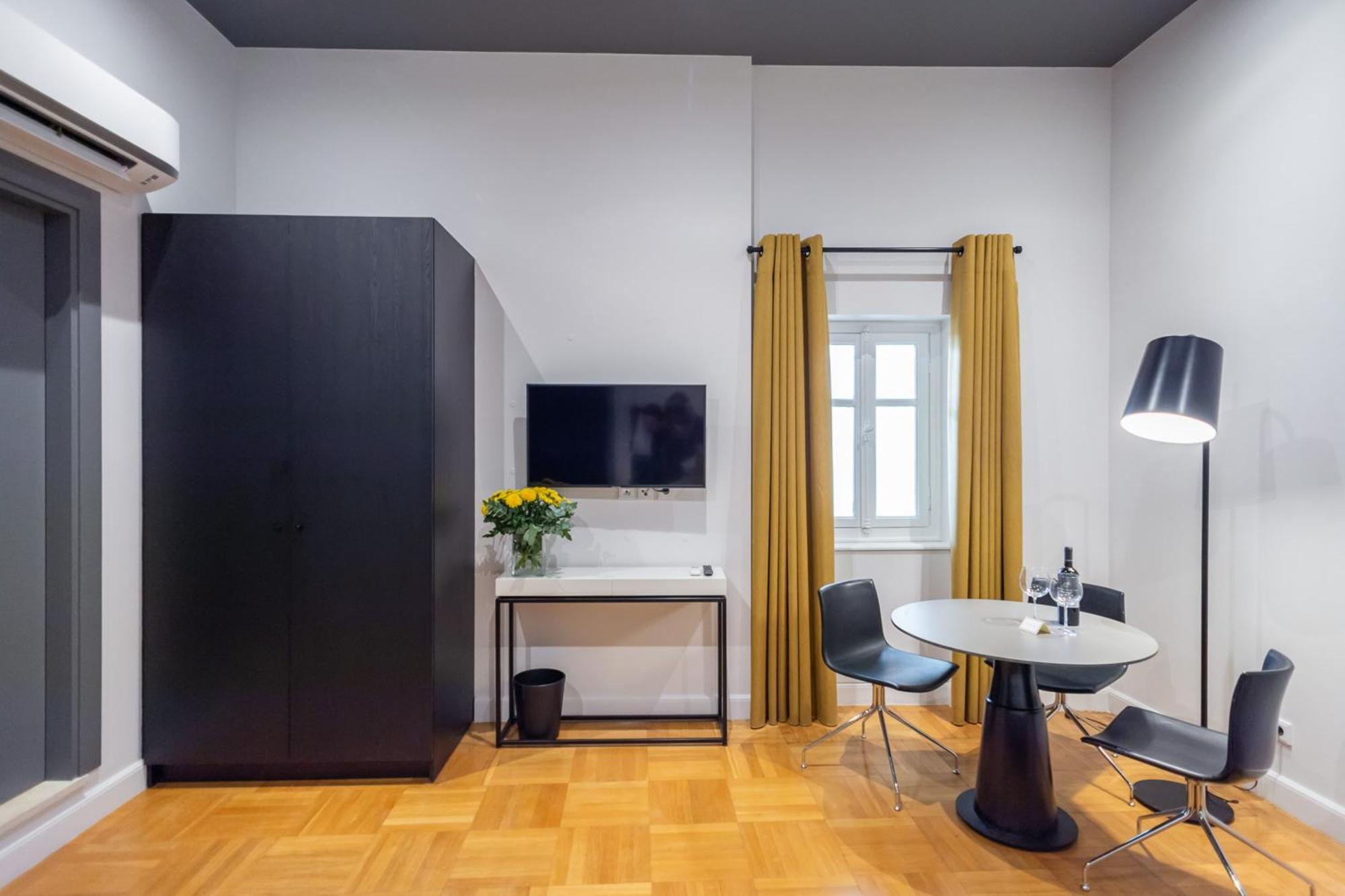 33Solonossuites Atina Oda fotoğraf