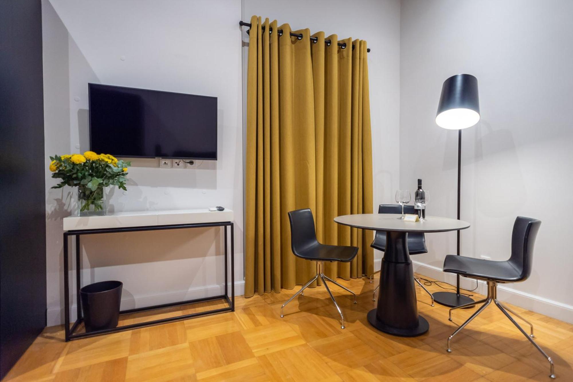33Solonossuites Atina Oda fotoğraf