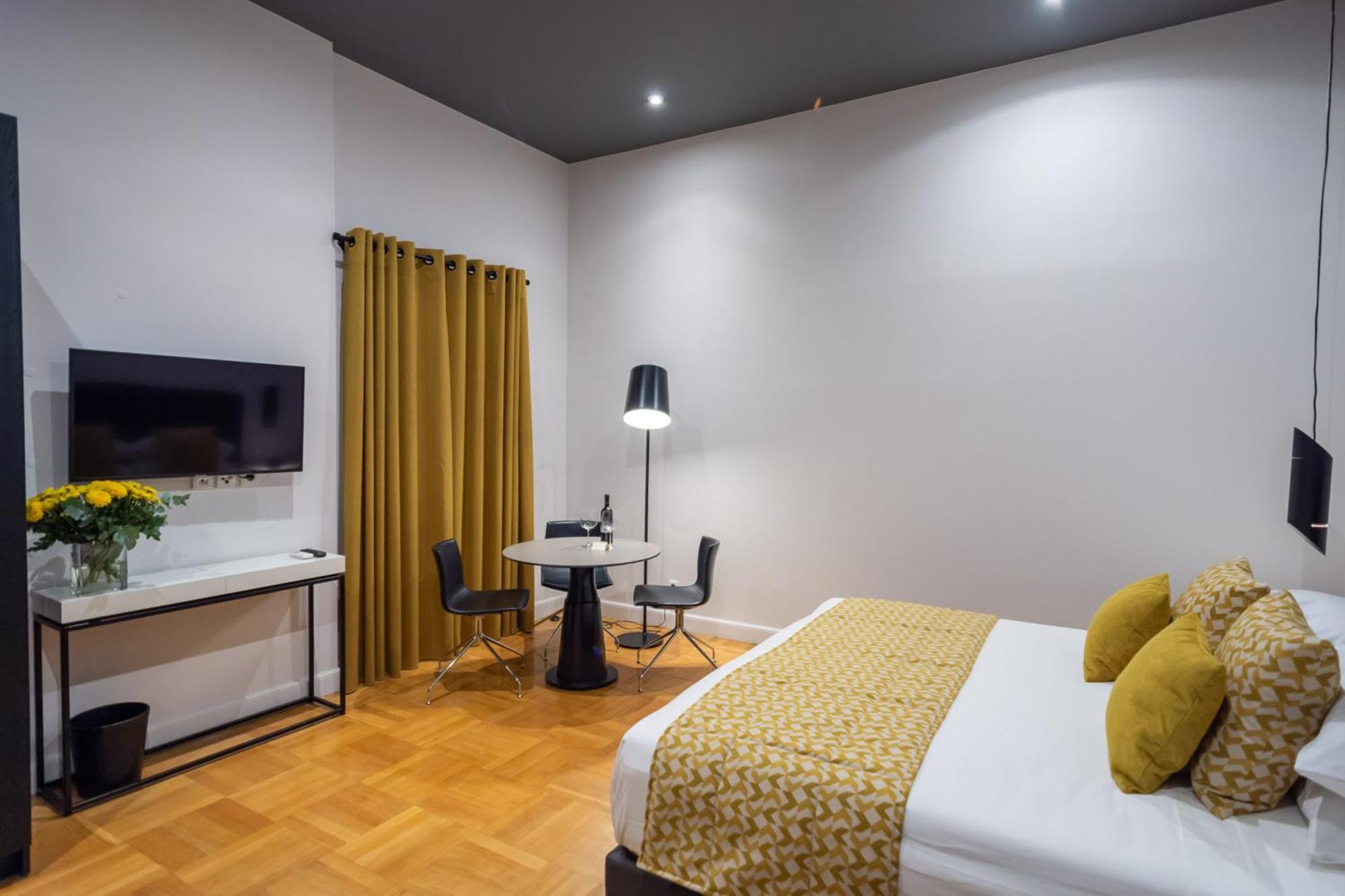 33Solonossuites Atina Oda fotoğraf