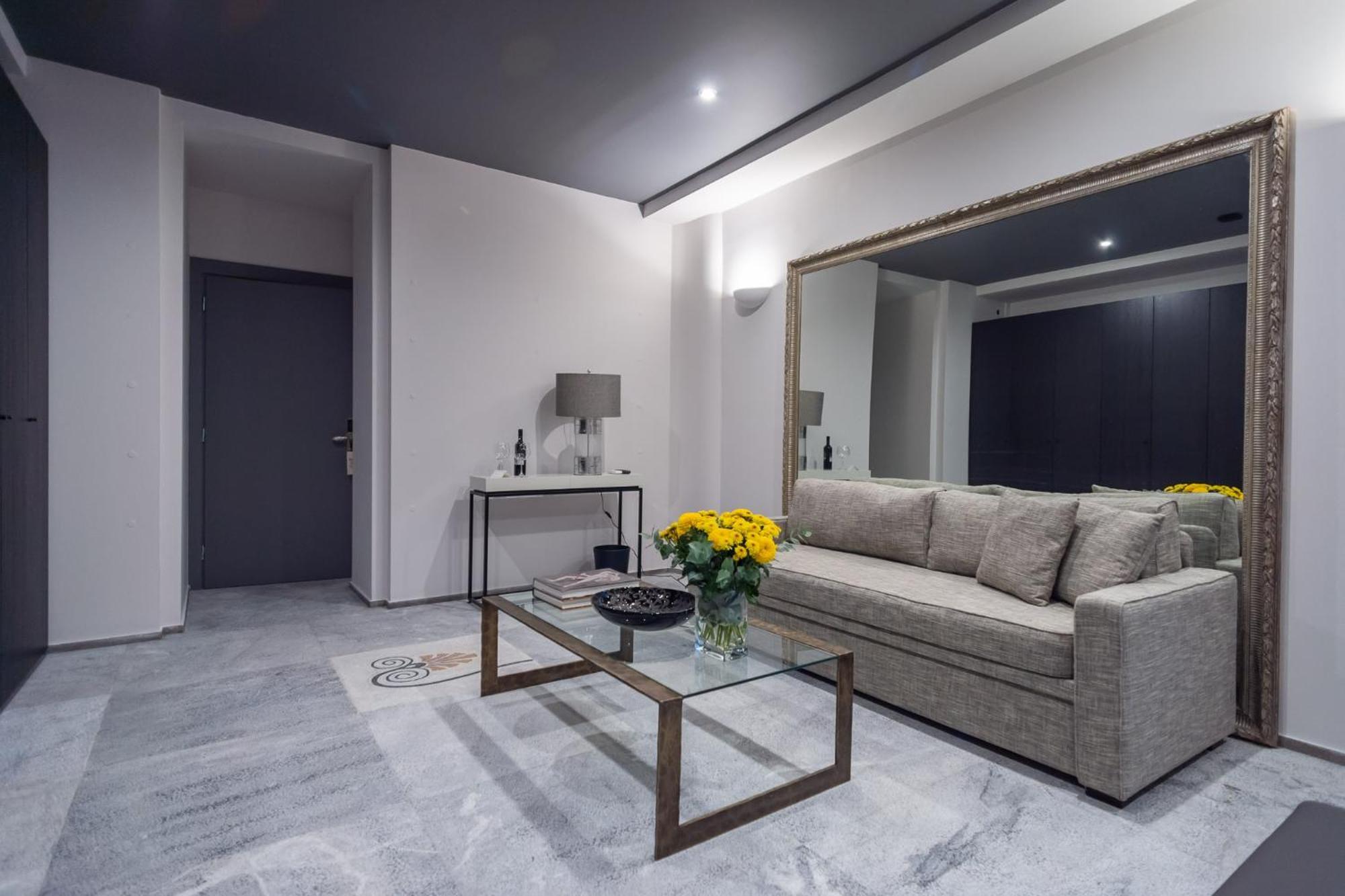 33Solonossuites Atina Oda fotoğraf