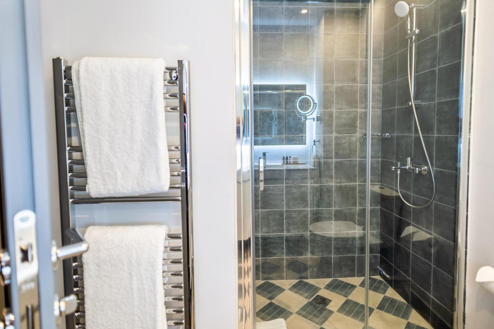33Solonossuites Atina Oda fotoğraf